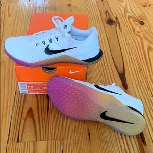 Women’s Nike Metcons 4 XD